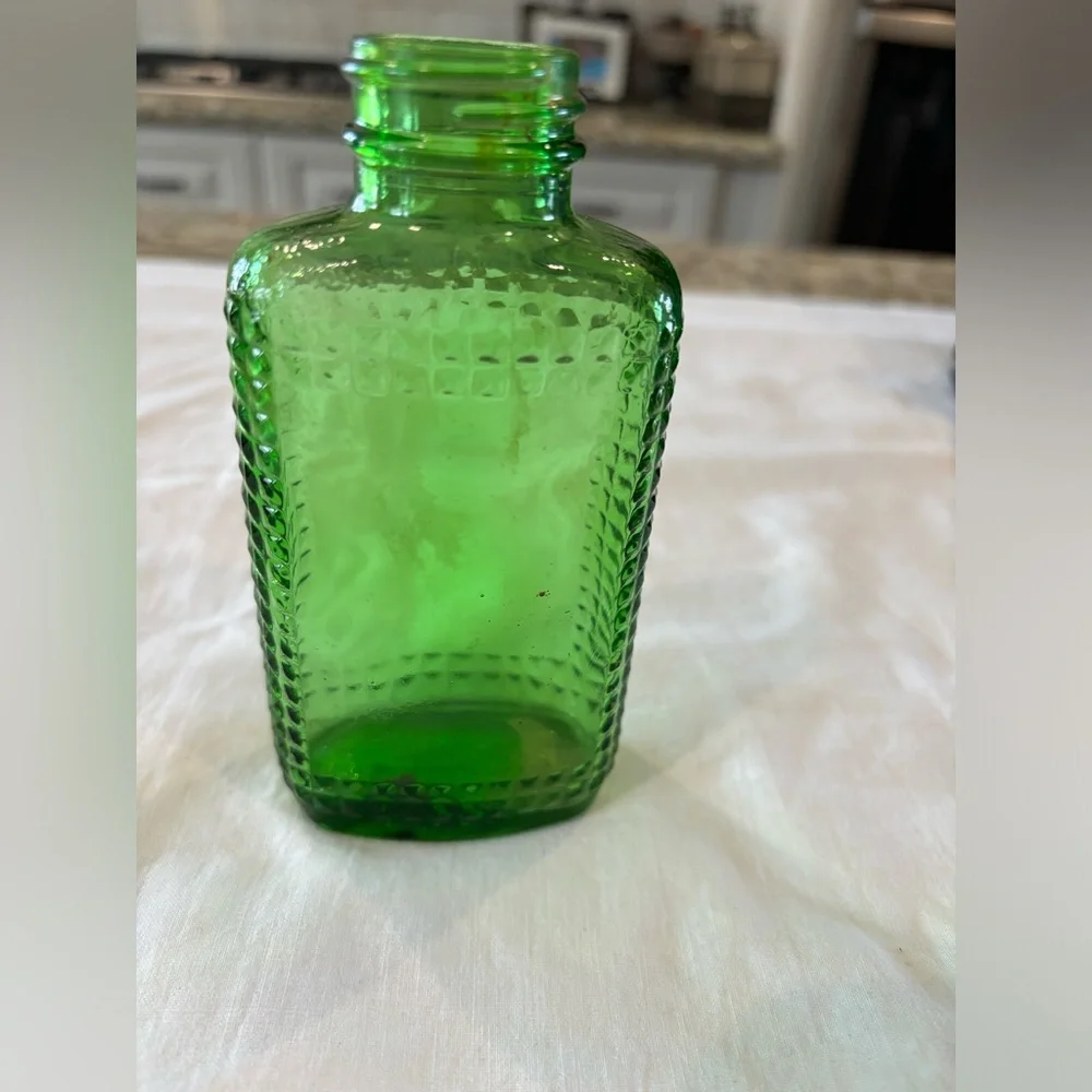 Vintage anchor hocking Emerald‎ Green studied English hobnail bottle.